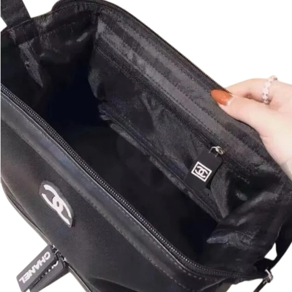 - Chanel Black Quilted Toiletry Bag with Iconic Double-C Logo - Picture 7 of 9